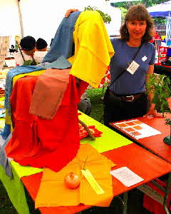 Teresinha demonstrating natural dyed fabric
